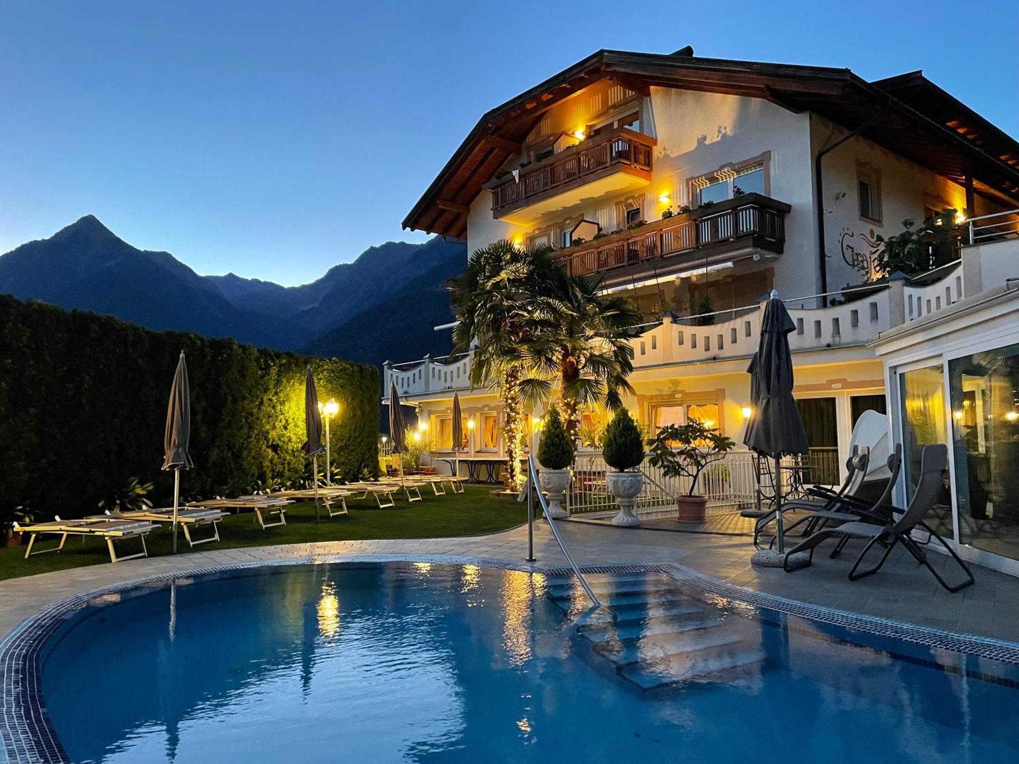 Adults Only Hotel Grafenstein Scena Esterno foto