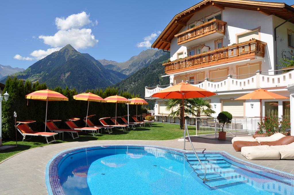 Adults Only Hotel Grafenstein Scena Esterno foto